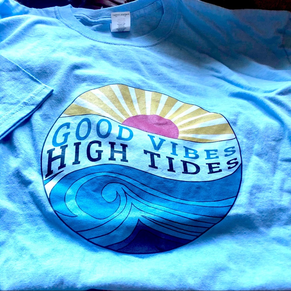 Good vibes surf t shirt
